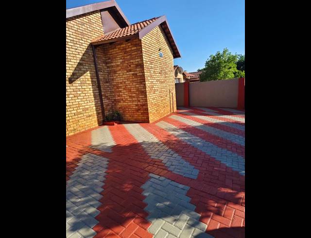 3 BEDROOM HOUSE FOR SALE IN GEELHOUTPARK